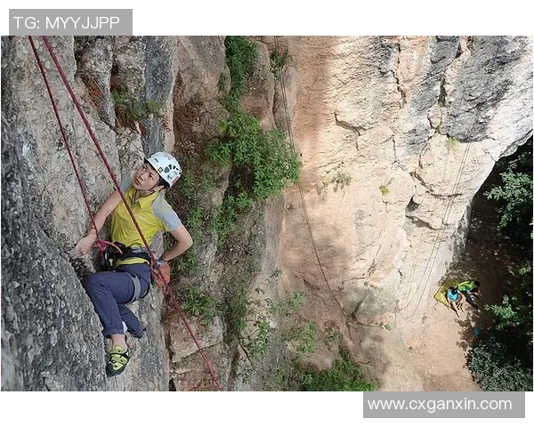 攀岩之巅：深入成都攀岩队的默契与协作之道